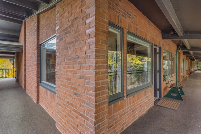 Building Photo - 731 S Mill St