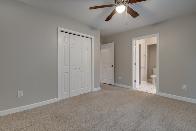 Building Photo - 517 Walnut St