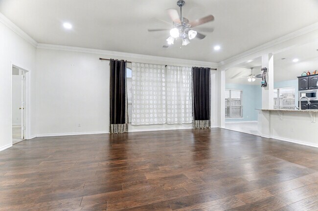 Building Photo - 5474 Golfside Dr