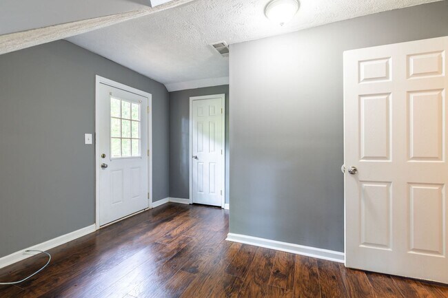 Building Photo - 2502 Rosebud Rd