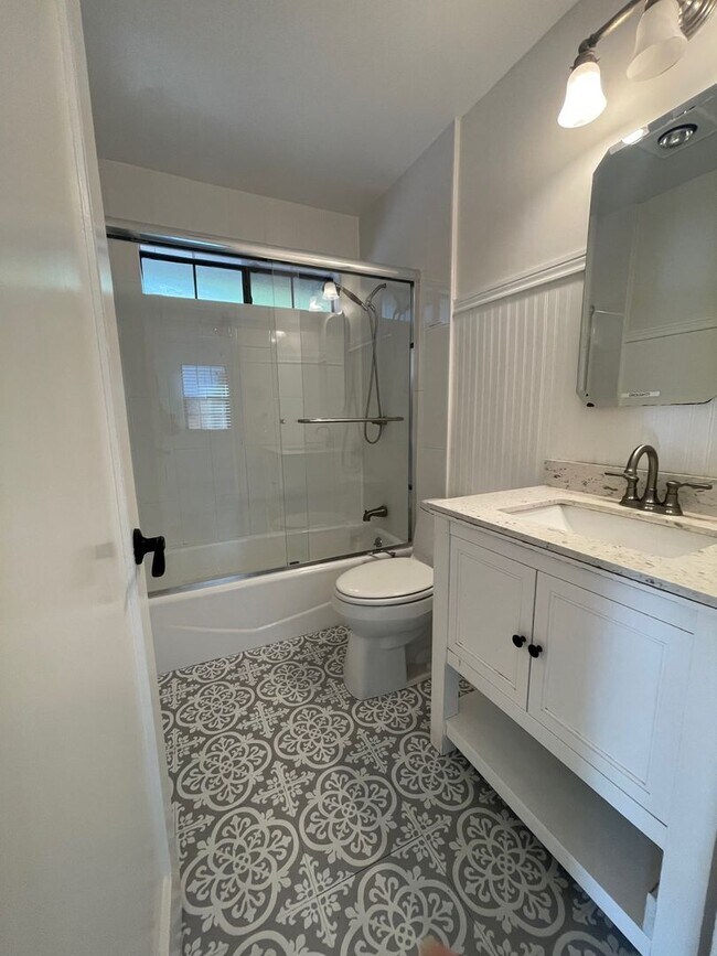 Building Photo - Cozy 1/1 Santa Clara Gem