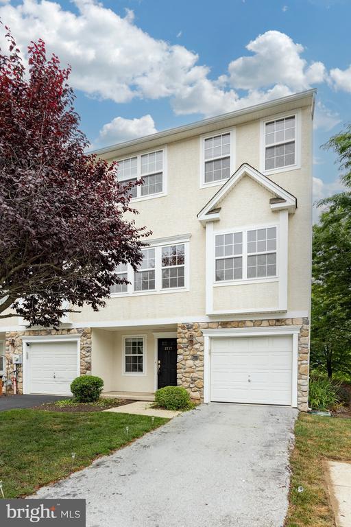 Building Photo - 2717 Fynamore Ln