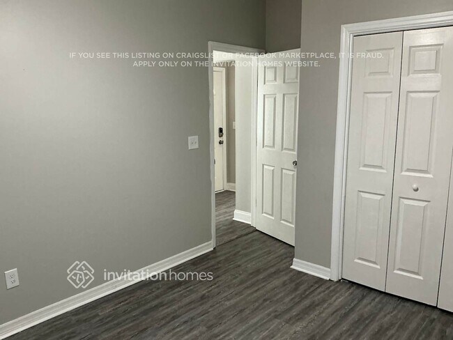 Building Photo - 2346 Somerset Rd