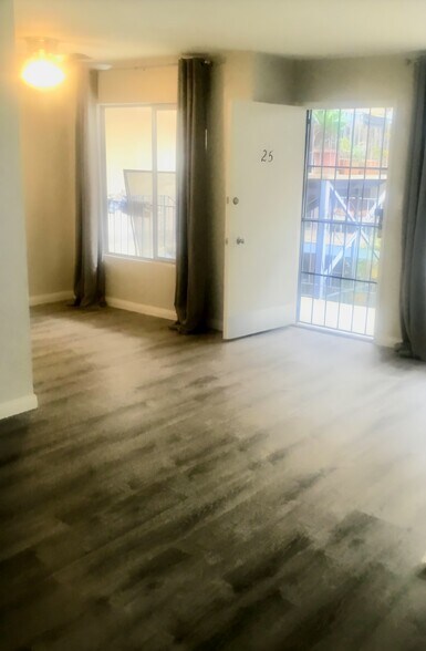 Building Photo - 120 Alamitos Ave