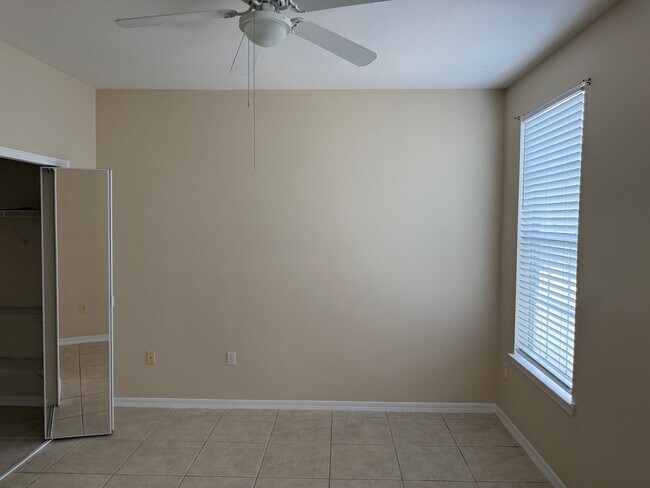 Building Photo - Great Condo in the NW