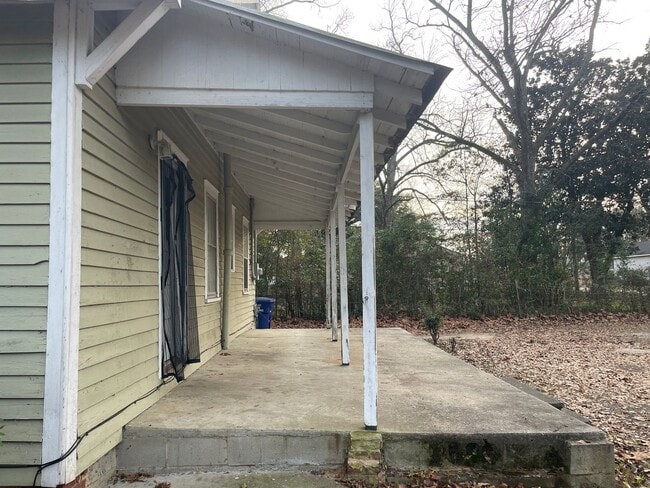 Building Photo - 2 Bed, 1 Bath House