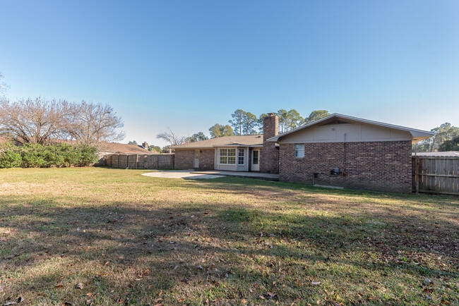 Building Photo - 8238 Li Fair Dr