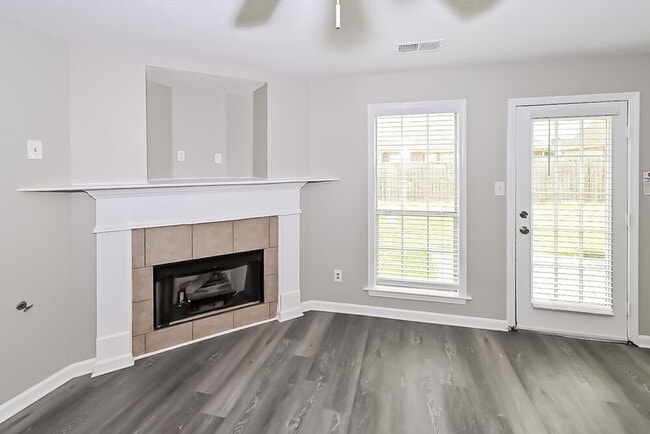 Building Photo - 7878 Meadow Ridge Ln