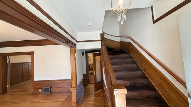 Building Photo - DREAM HOME! Spacious 3 BR + Sunroom/ 1.5 BA  in the Richmond area- AMSI