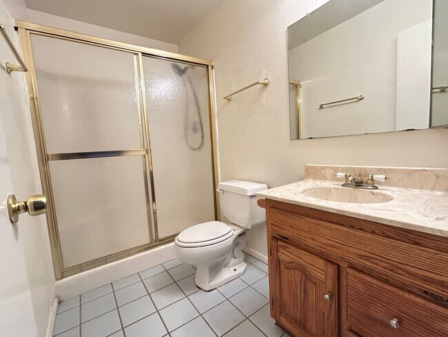 Building Photo - 4 BEDROOM HOME WITH PRIVATE POOL
