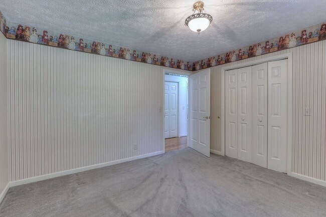 Building Photo - 2303 Friendship Dr