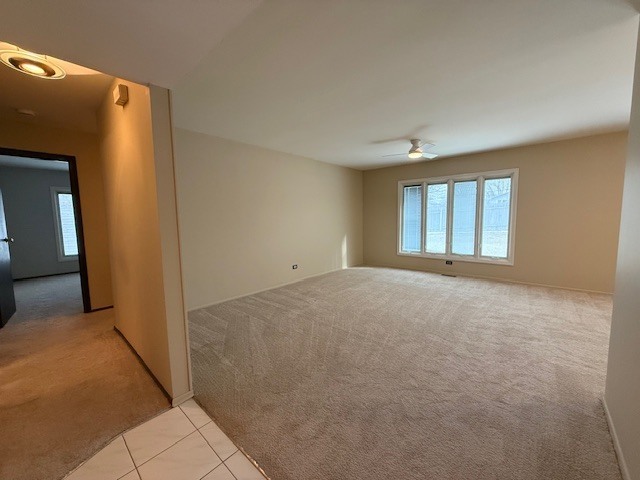 Building Photo - 810 W Lakeside Plaza