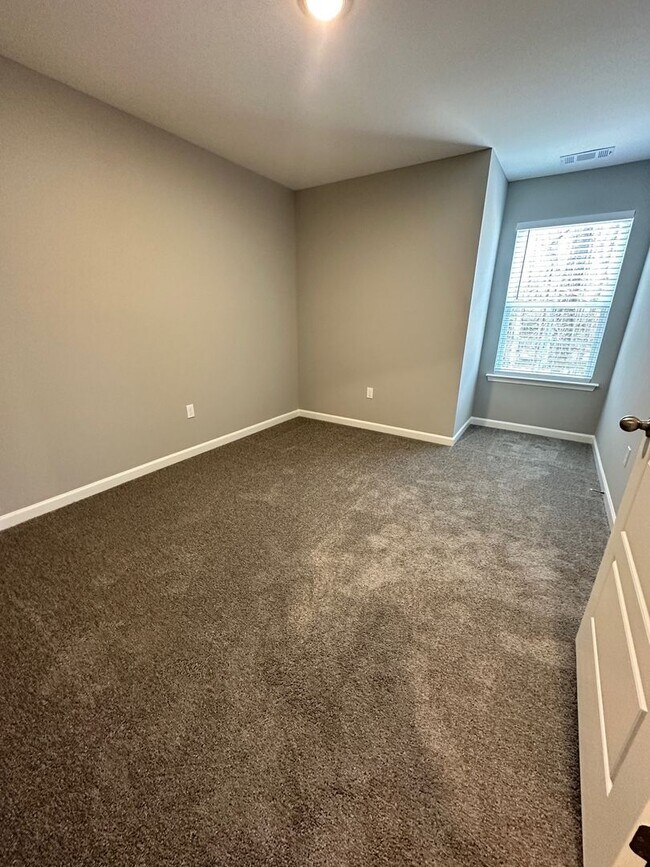 Building Photo - 4 bed, 2 bath home built in 2022