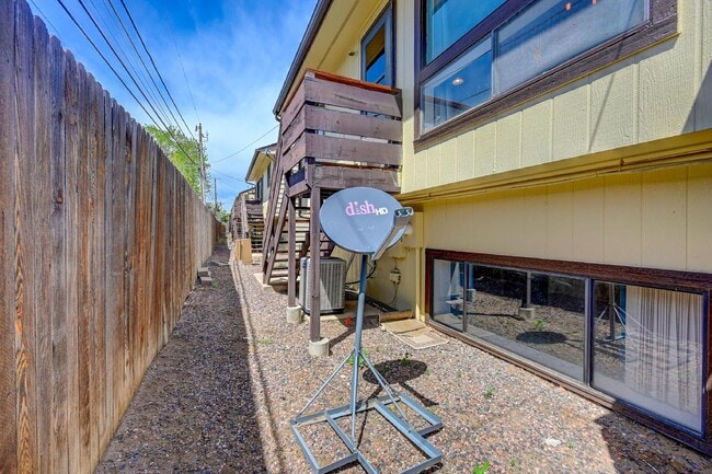 Building Photo - $2,250 - 2 Bed, 2 Bath Townhome in Lakewoo...