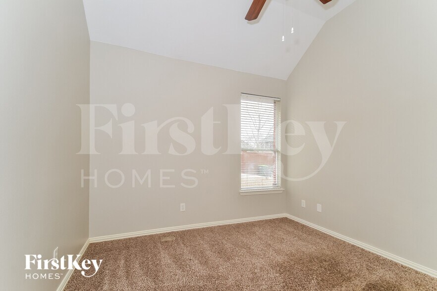 Building Photo - 3921 Cloudcrest Dr