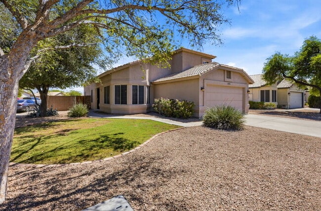 Building Photo - 1295 N Blackstone Dr