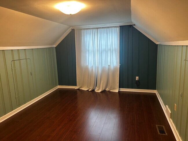 Building Photo - 2421 Clarendon Ave