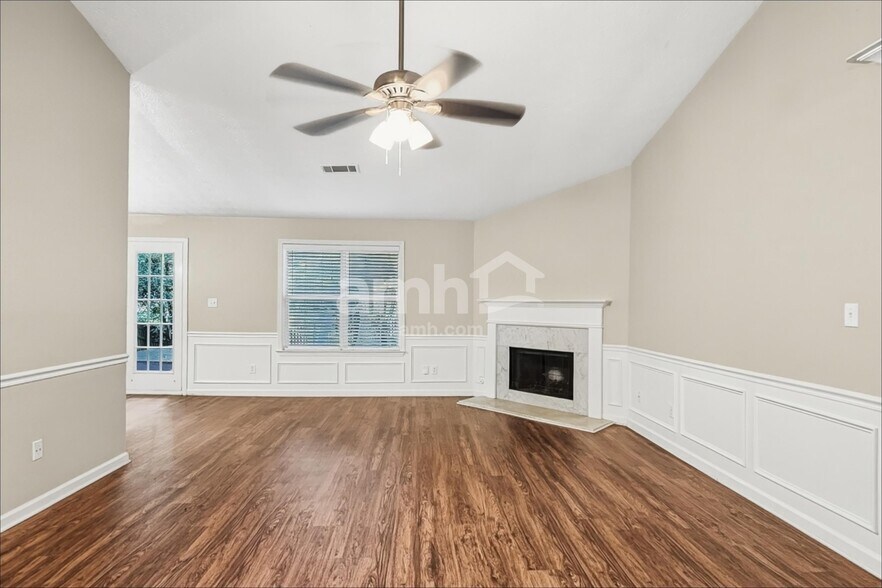 Building Photo - 451 Bellingham Dr