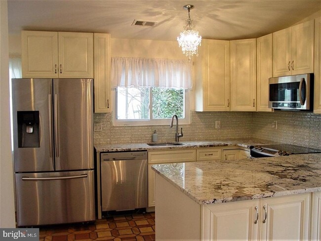 Building Photo - 2537 Oakhampton Pl