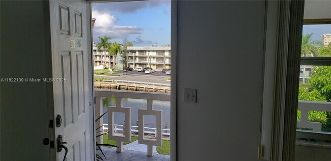 Building Photo - 467 Golden Isles Dr