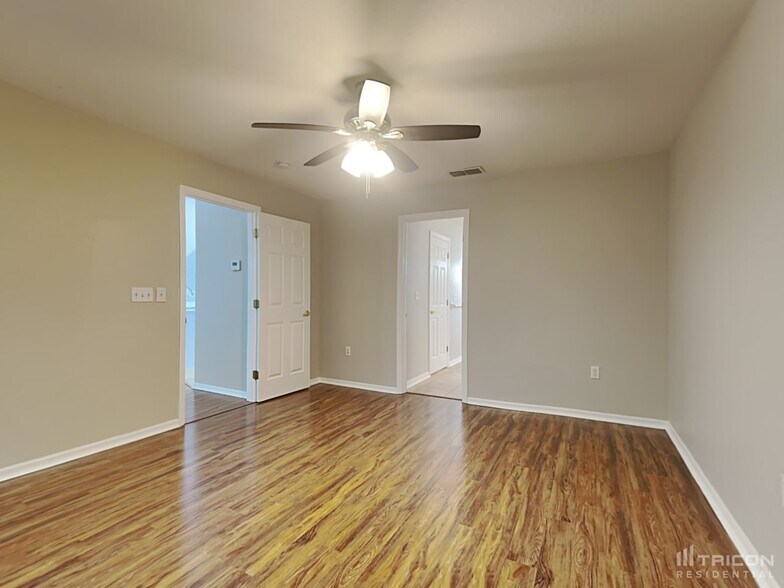 Building Photo - 415 Carriage Crossing Cir