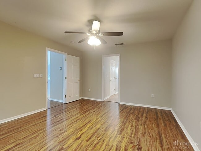 Building Photo - 415 Carriage Crossing Cir