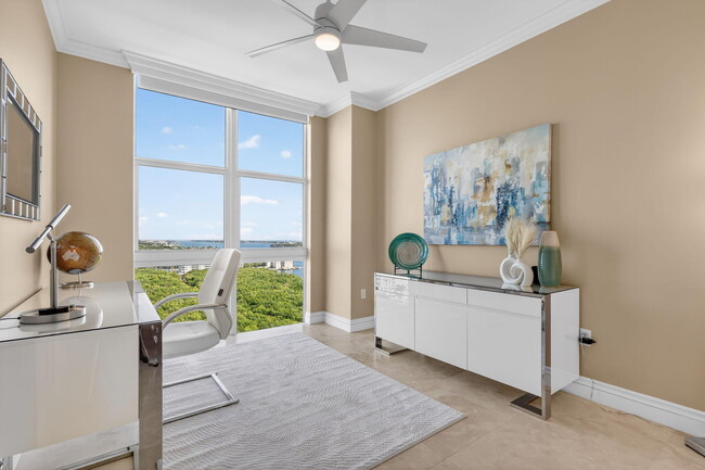 Building Photo - 700 E Boynton Beach Blvd