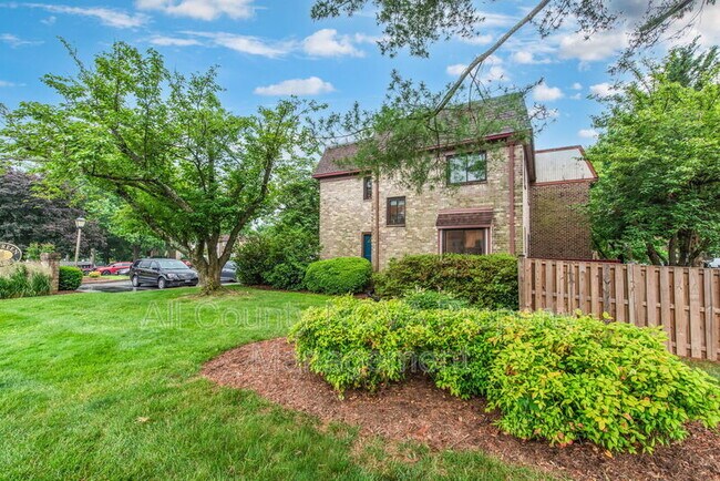 Building Photo - 10343 Bushman Dr