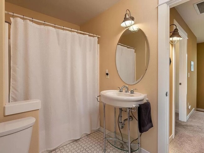 Building Photo - 2242 NW Torrey Pines Dr