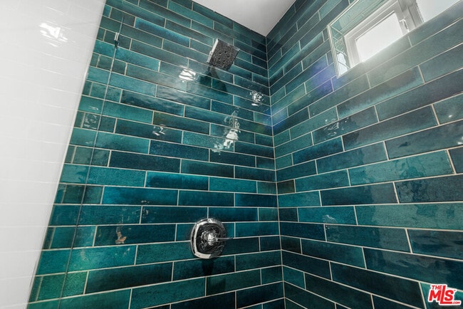 Building Photo - 238 Thorne St