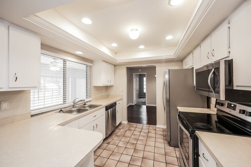 Building Photo - 2130 SE 9th Terrace