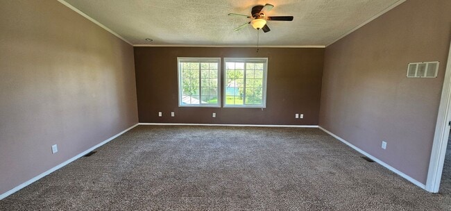 Building Photo - 510 S Circle Dr