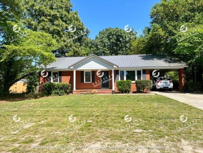 Building Photo - Spacious 3 Bedroom, 2 Bath - AVAILABLE NOW!