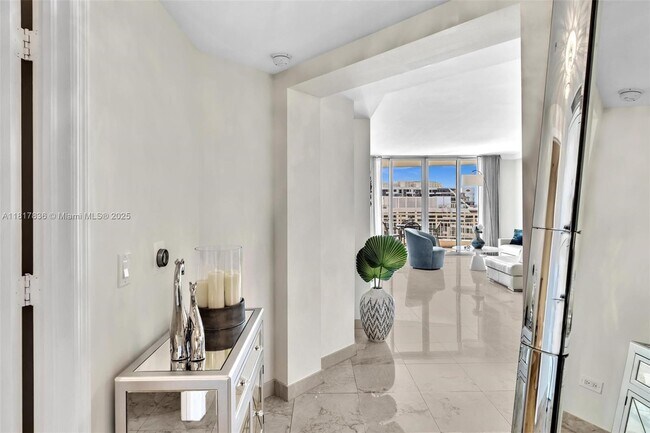 Building Photo - 848 Brickell Key Dr