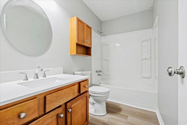 Building Photo - 3500 Warwick Dr