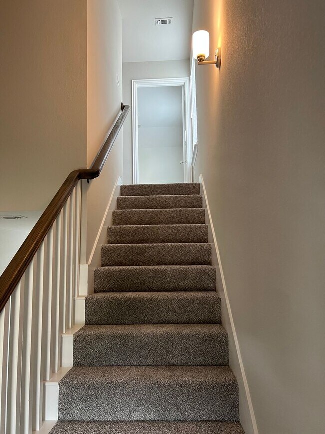 Building Photo - 212 Wayside Ct