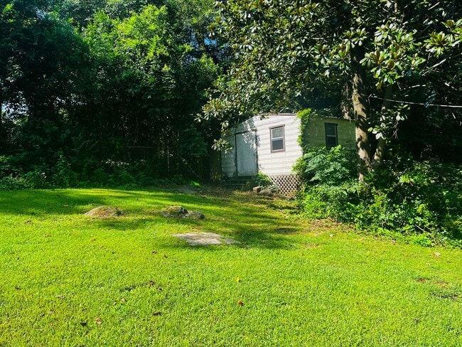 Building Photo - Beautiful 4 bedroom 2 bathroom home in Lagrange! Must see!