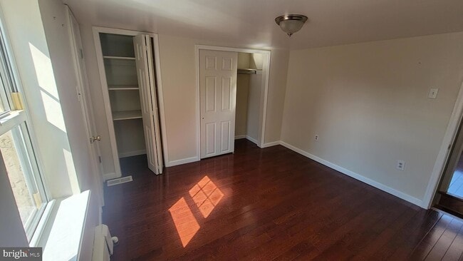 Building Photo - 166 Sigel St
