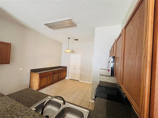 Building Photo - 1108 Alexandria Dr