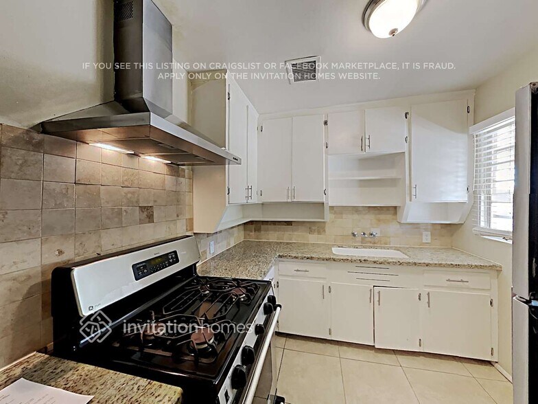 Building Photo - 9444 N 4th Ave