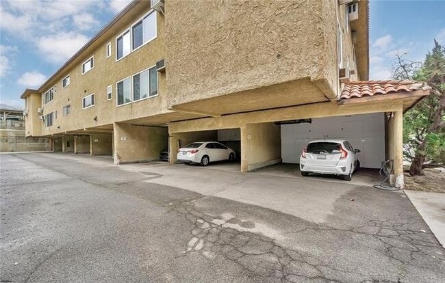 Building Photo - 3907 La Crescenta Ave