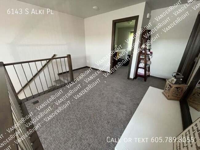 Building Photo - 6143 S Alki Pl