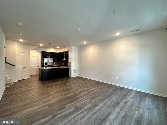 Building Photo - 13727 Endeavour Dr