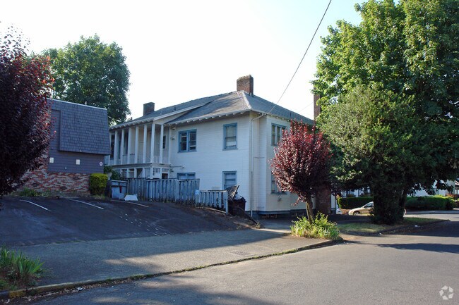 Building Photo - 2809 SE Washington St