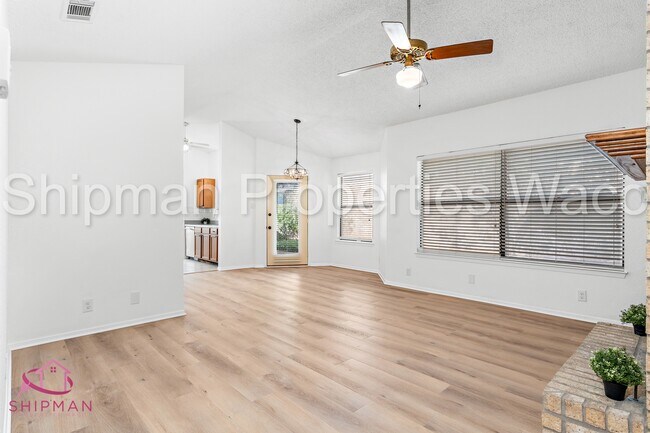 Building Photo - 1303 Chapel Creek Rd