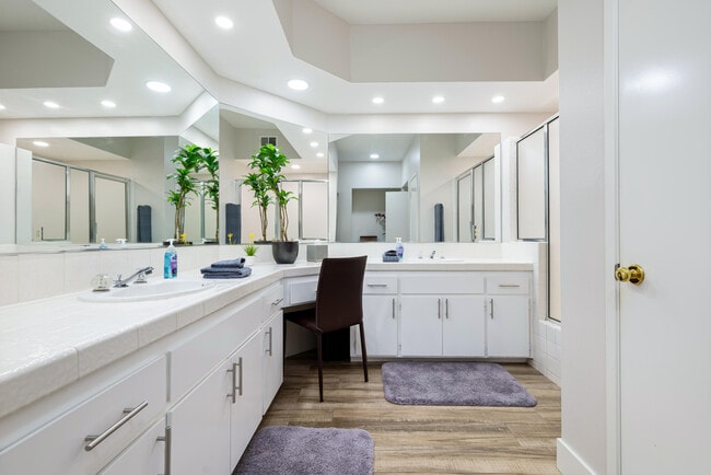 Building Photo - 139 Villa Ct