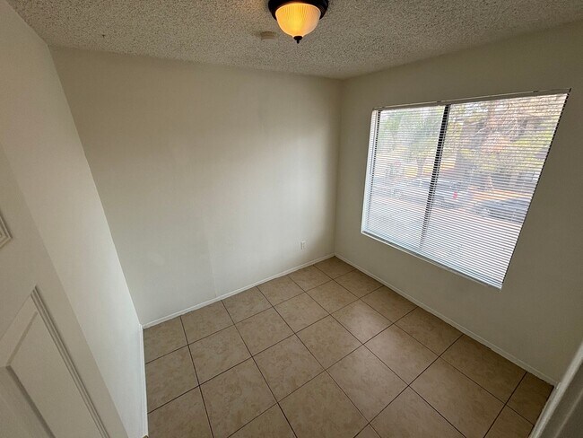 Building Photo - 4590 Carriage Park Dr