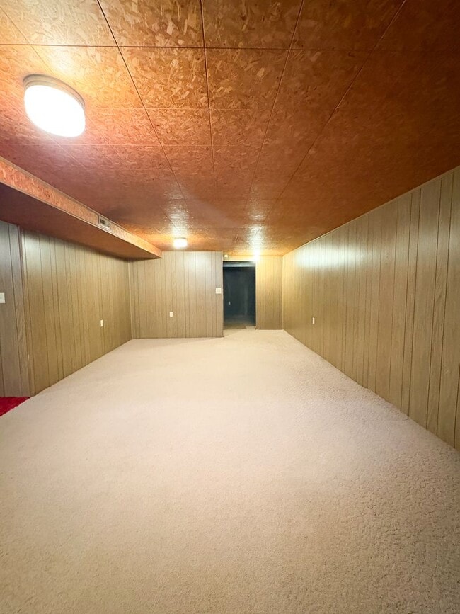 Building Photo - Spacious 3 bed 1.5 bath heights home