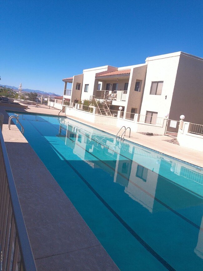 Building Photo - Modern Studio Condo with Washer/Dryer & Re...