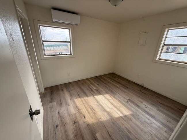 Building Photo - 3 Bedroom 1 Bath House